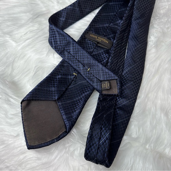 Authentic Louis Vuitton Tie - Picture 6 of 15